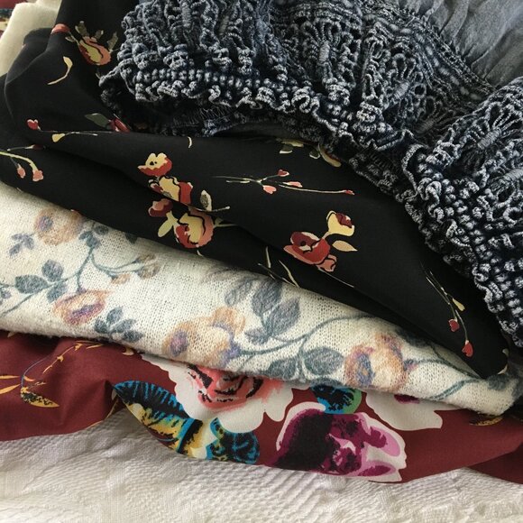 LAST CHANCE Bundle of 4 floral tops! - Picture 3 of 16